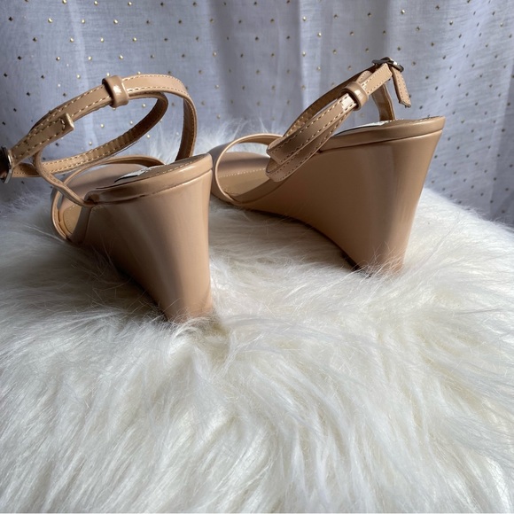 Steve Madden nude patent leather wedges - Picture 6 of 6